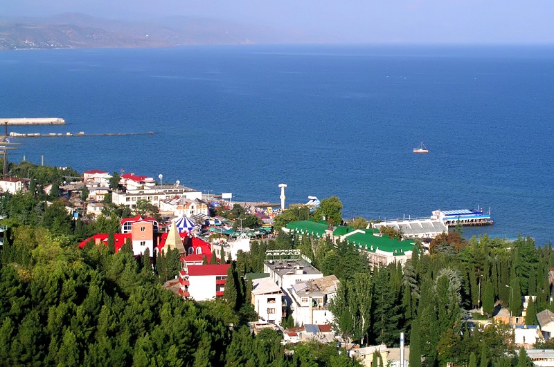 Отдых весной в Алуште